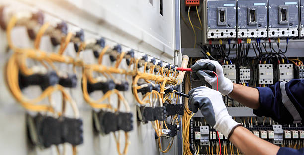 Professional Electrician technician working in Loveland Park, OH